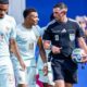 Mbappé donne son brassard à l'arbitre et crée la surprise