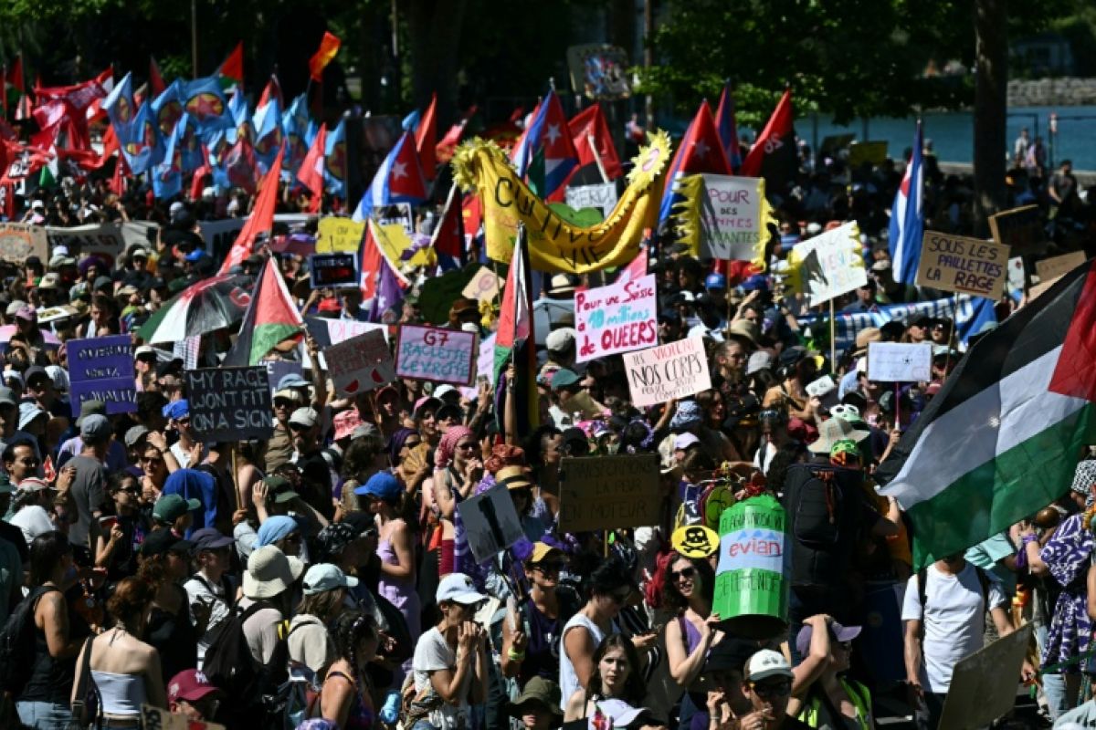 Genève en ébullition le G7 à Évian sous le feu des contestataires
