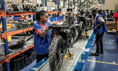 À Nairobi, le bruit des motos change et les économies explosent