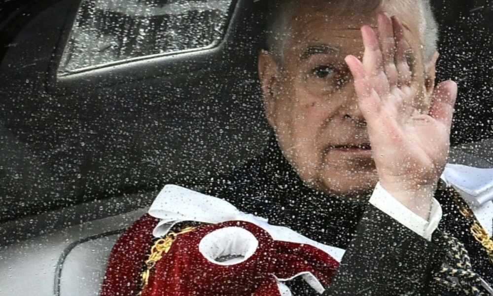 Le prince qui vivait aux frais de la reine et se faisait de l'argent sur le dos de ses voisins
