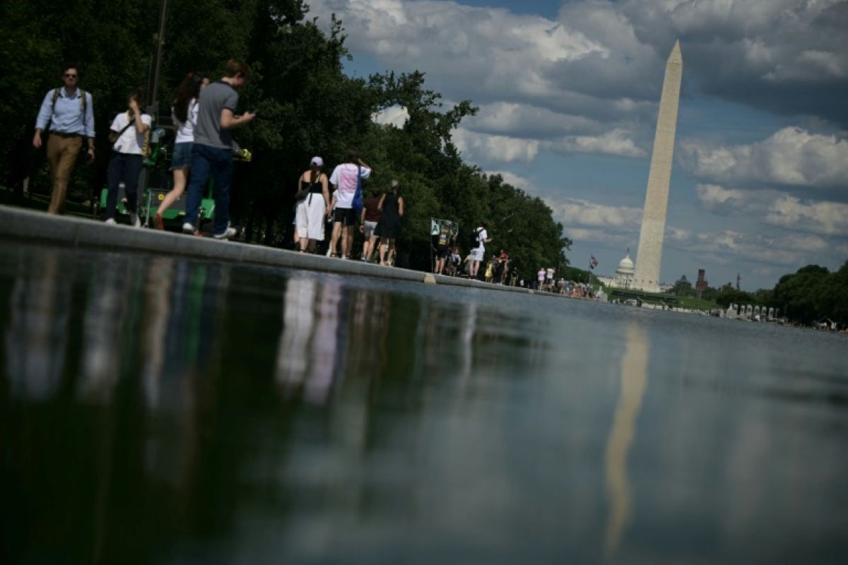 Le bassin de Trump prend l'eau : entre peinture qui s'écaille et algues invasives, le fiasco du Lincoln Memorial