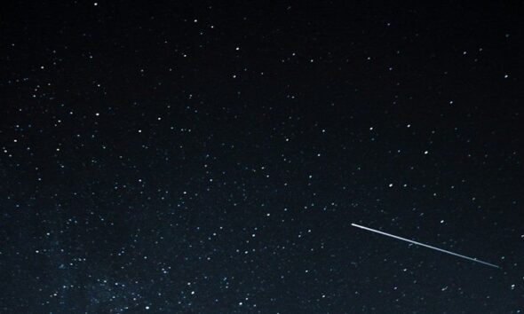 Une boule de feu traverse le ciel parisien, des centaines de témoins éblouis