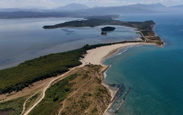 En Albanie un projet de luxe ravive une guerre des terres centenaire