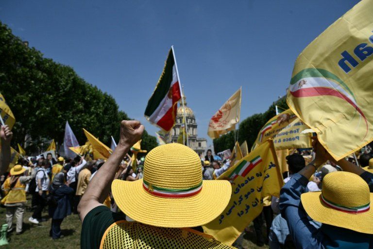 Ils manifestaient contre les exécutions en Iran, la police les a arrêtés