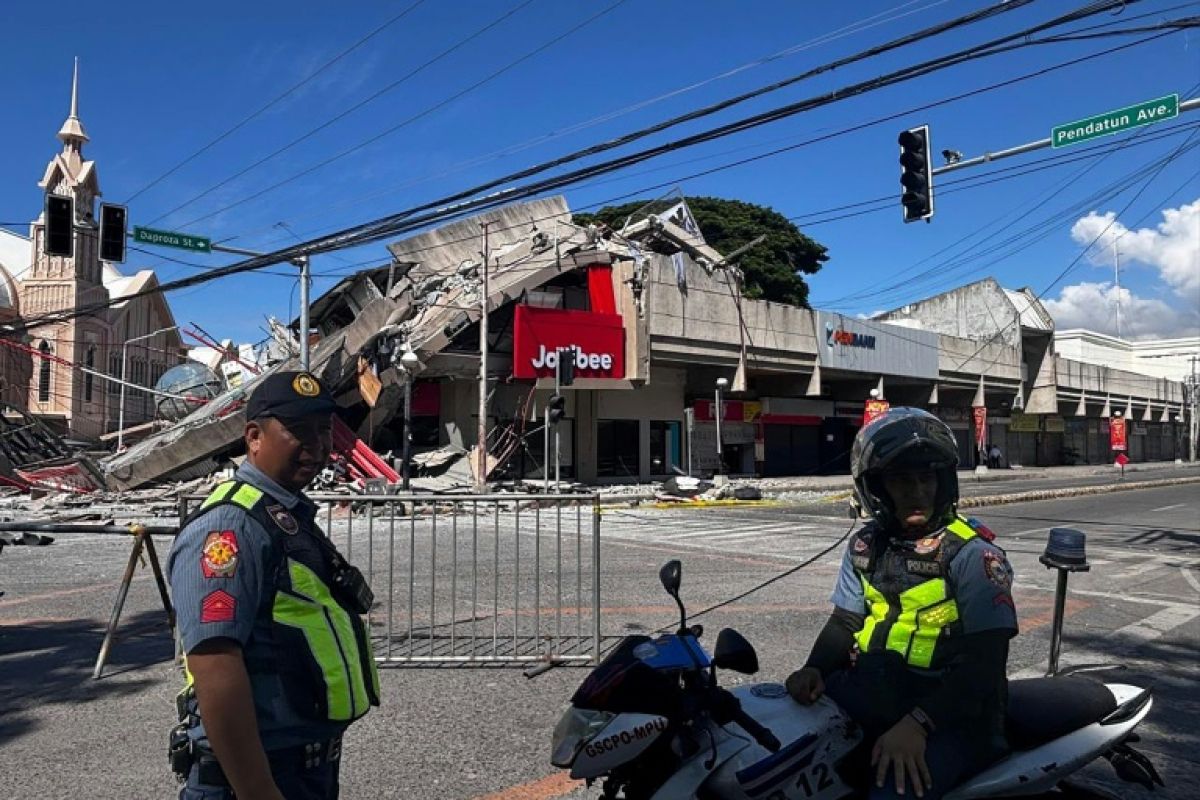 Un violent séisme frappe les Philippines et déclenche une alerte au tsunami dans le Pacifique