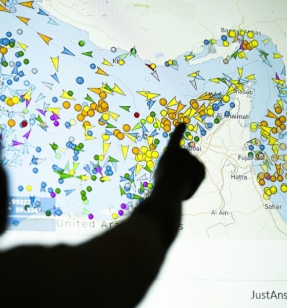 Les pétroliers fantômes iraniens rallument leurs transpondeurs signe de détente dans le détroit d'Ormuz
