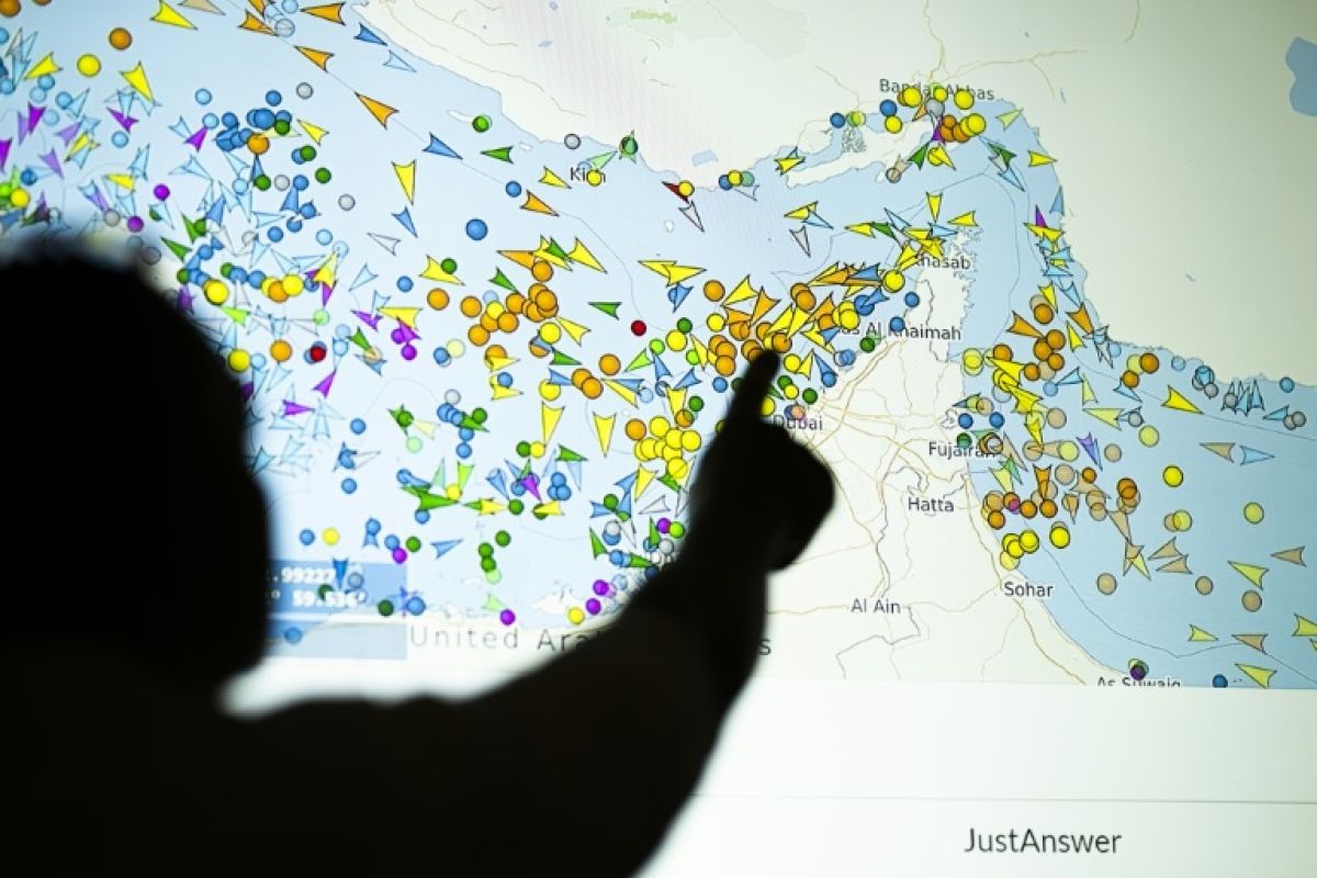 Les pétroliers fantômes iraniens rallument leurs transpondeurs signe de détente dans le détroit d'Ormuz