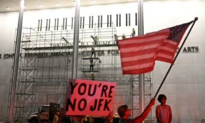 Le nom de Trump rayé de la façade du Kennedy Center