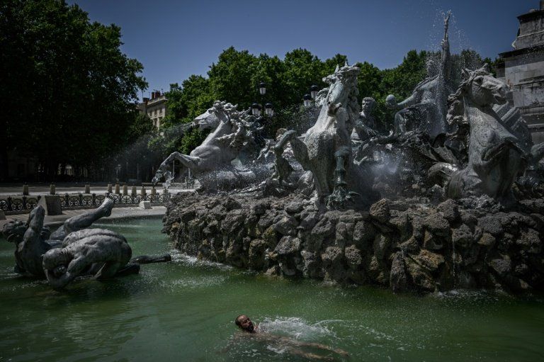 Sous 42°C la France se demande comment survivre sans clim