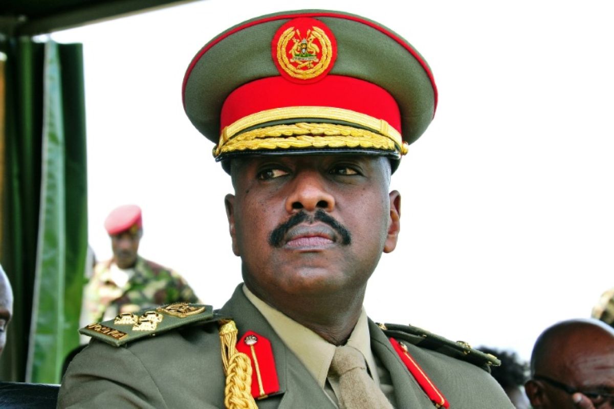 Le prince héritier de l'Ouganda musèle les médias et la justice sous le silence de son père