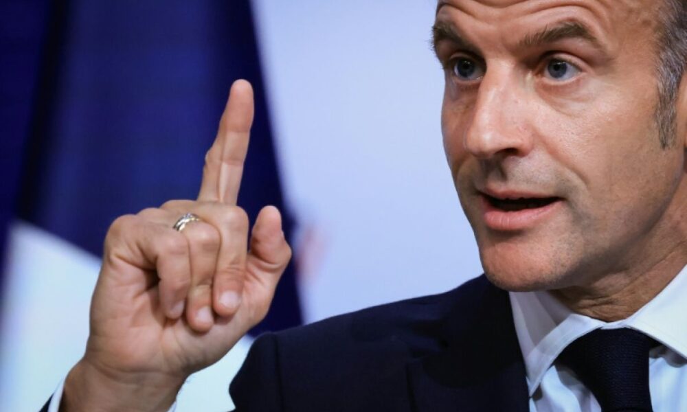 Macron veut un bouclier démocratique contre l'IA sauvage