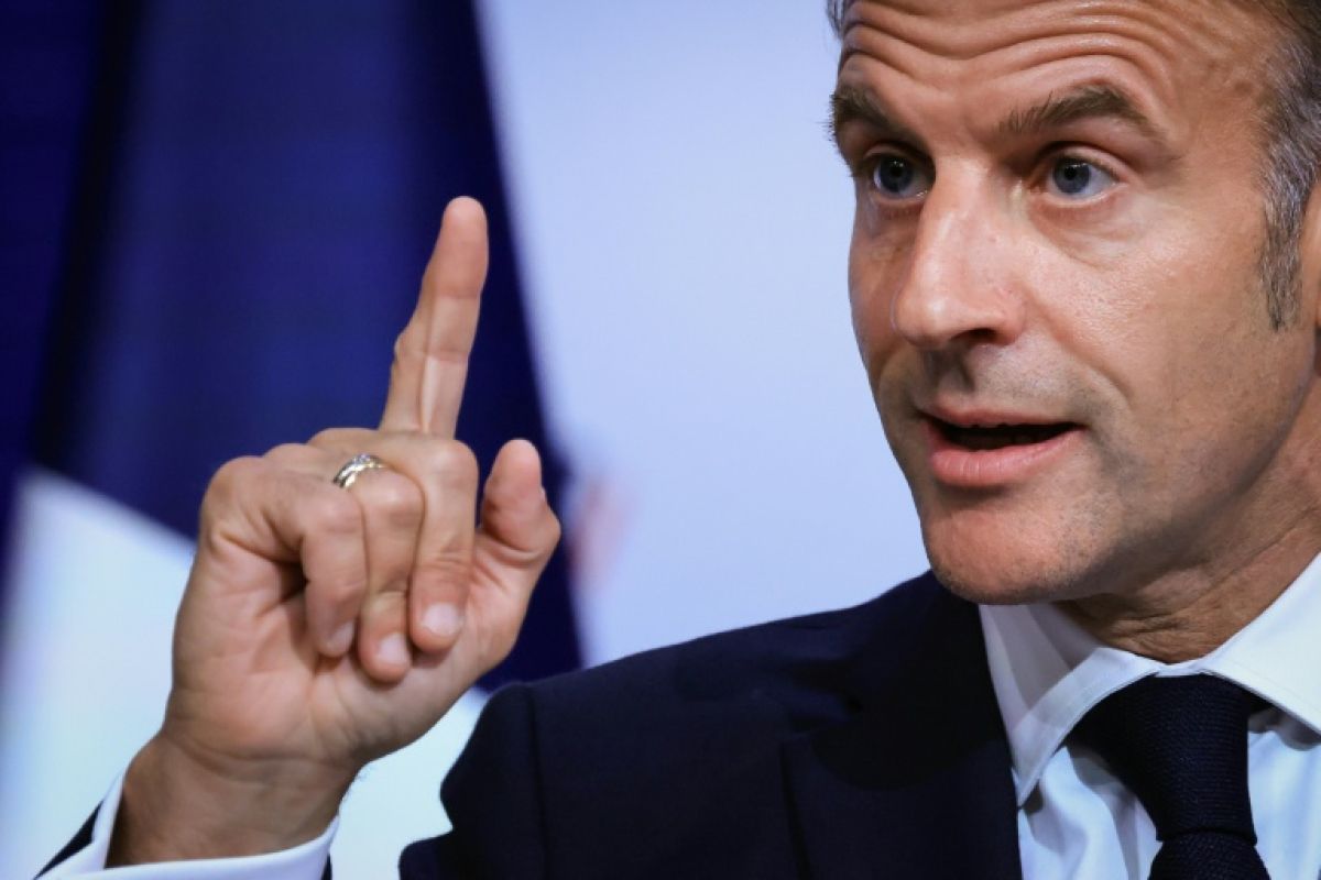 Macron veut un bouclier démocratique contre l'IA sauvage