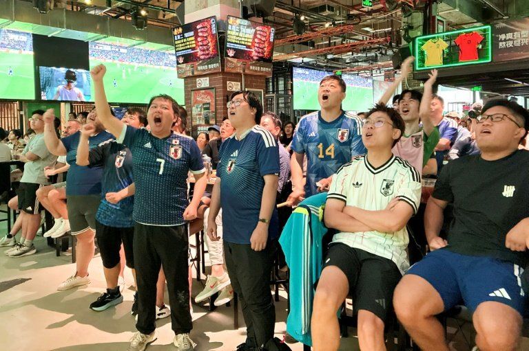 Des Chinois fans du Japon au Mondial, la géopolitique laisse place au ballon rond