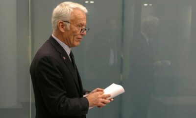 La menace d'une taxe qui dure fait bondir le patronat