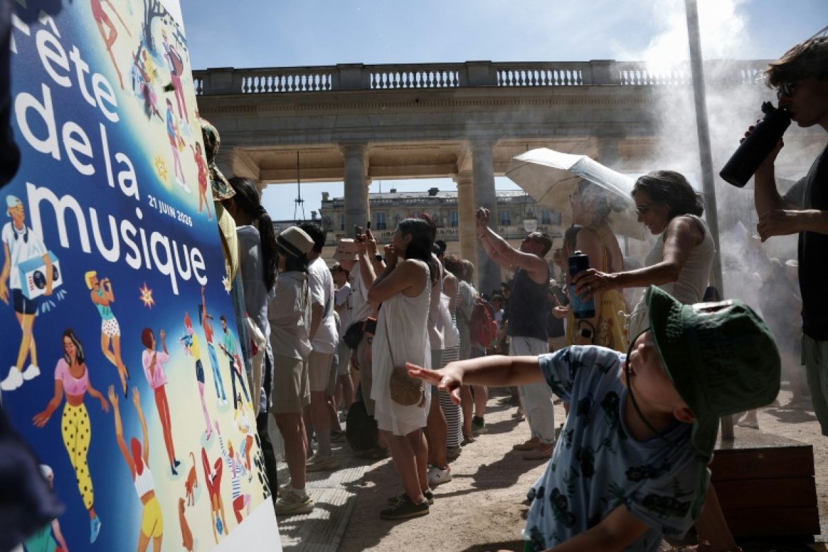 La France étouffe mais fait la fête malgré la canicule historique