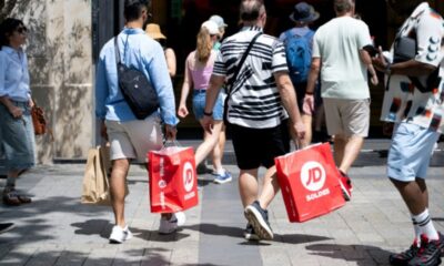 Sous une chaleur historique les soldes profitent aux géants climatisés et au e-commerce