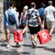 Sous une chaleur historique les soldes profitent aux géants climatisés et au e-commerce