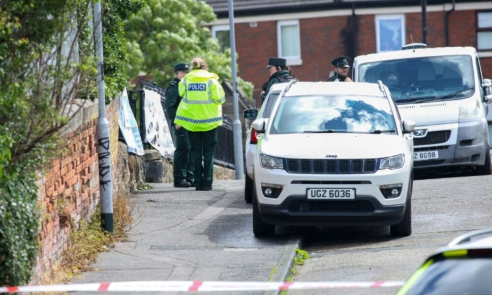 Une attaque au couteau à Belfast attise les tensions anti-immigration
