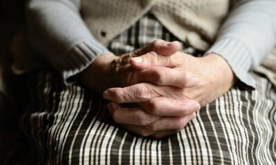 « Il est resté seul sur sa chaise » des familles accusent un Ehpad de négligences