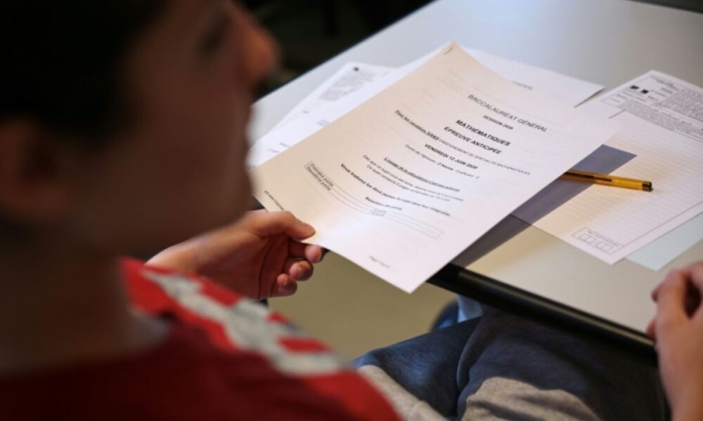 Des centaines de milliers de lycéens passent une épreuve de maths inédite sans calculatrice