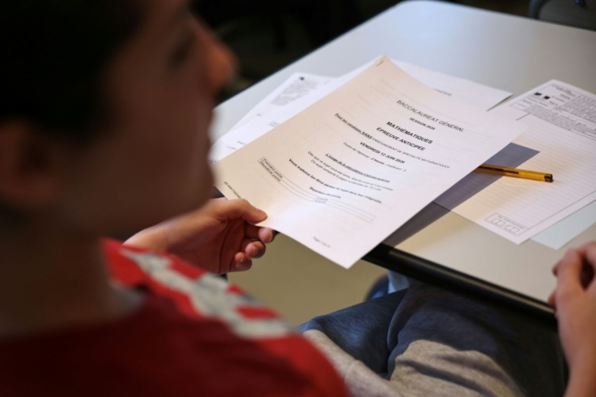 Des centaines de milliers de lycéens passent une épreuve de maths inédite sans calculatrice