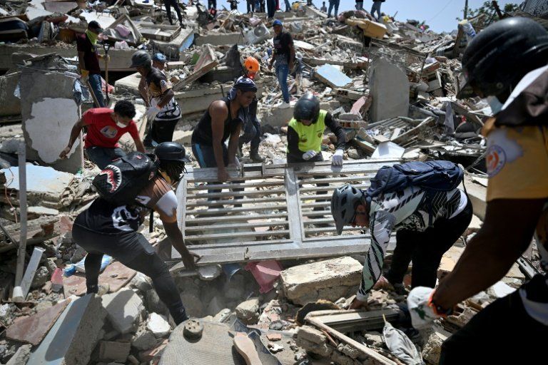 Venezuela 72 heures après le double séisme 1430 morts et 50 000 disparus la course contre la montre