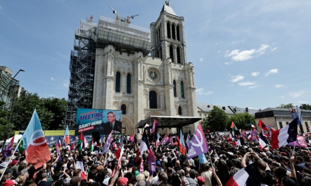 À Saint-Denis, Mélenchon dénonce le « suprémacisme » du RN et défend le droit du sol