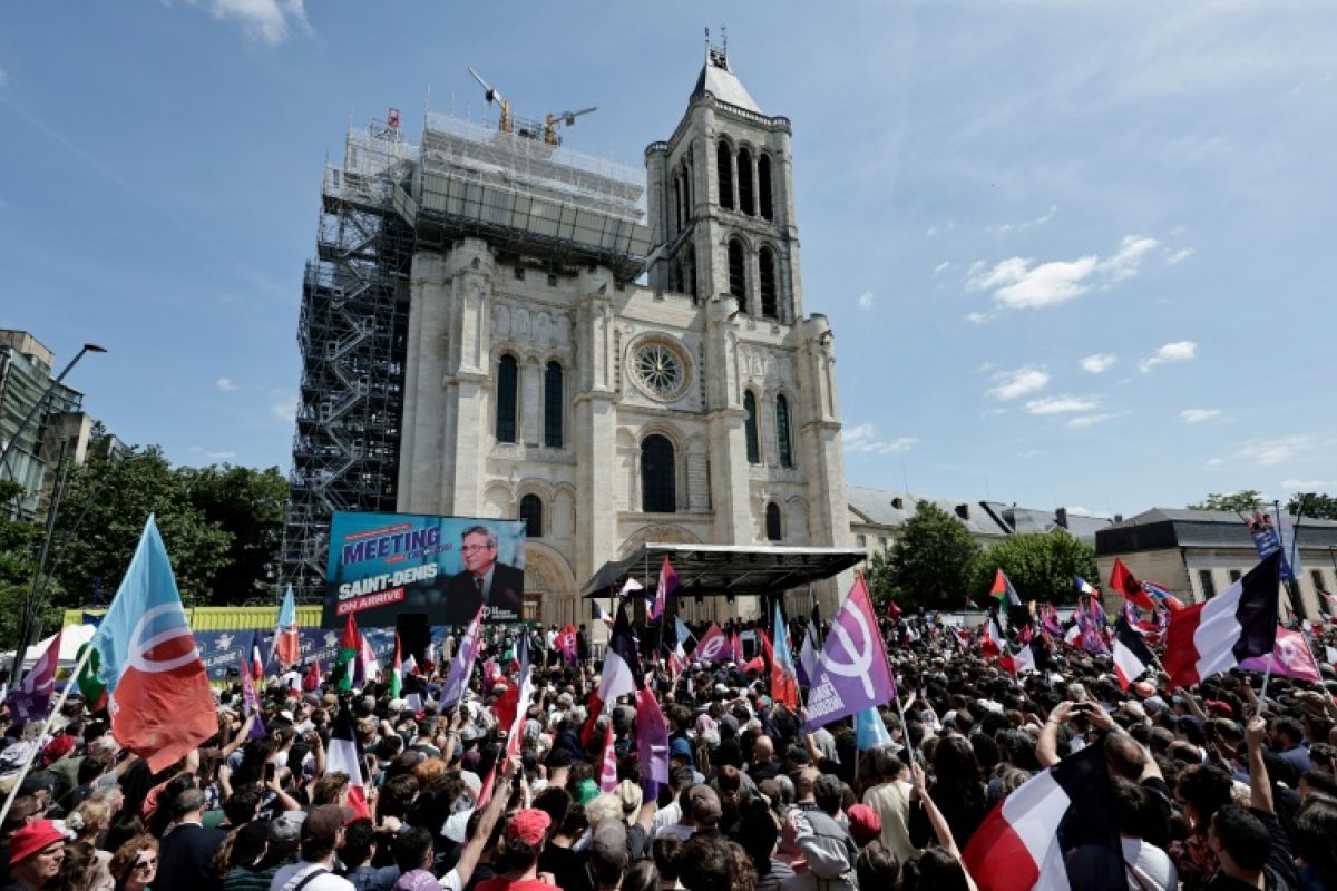 À Saint-Denis, Mélenchon dénonce le « suprémacisme » du RN et défend le droit du sol