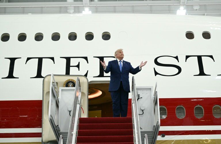 Trump dévoile son avion présidentiel nouvelle génération un cadeau géant qui divise