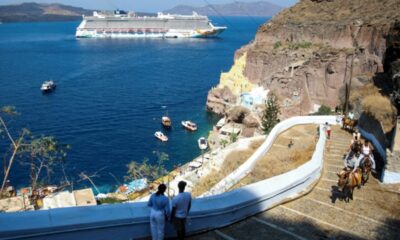 Santorin étouffe sous l’afflux de visiteurs