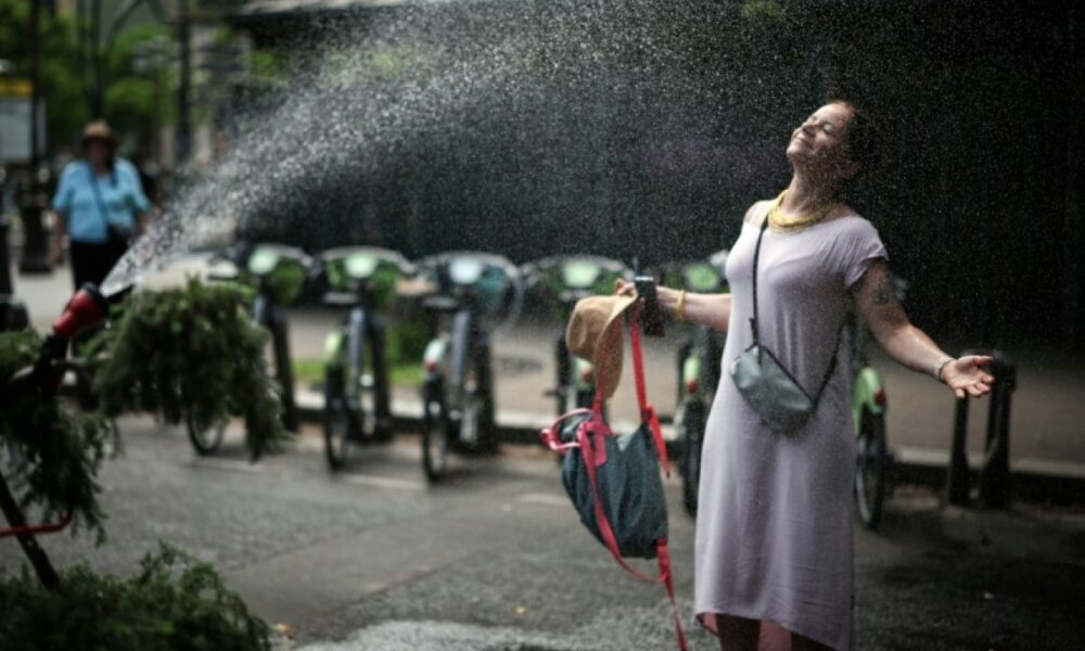 La France suffoque sous une canicule record et 44 millions de personnes en alerte rouge