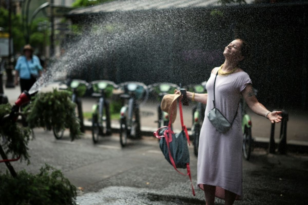 La France suffoque sous une canicule record et 44 millions de personnes en alerte rouge