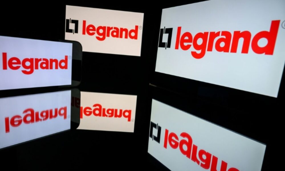 Legrand ferme quatre sites en France mais promet 80 millions d'euros d'investissements