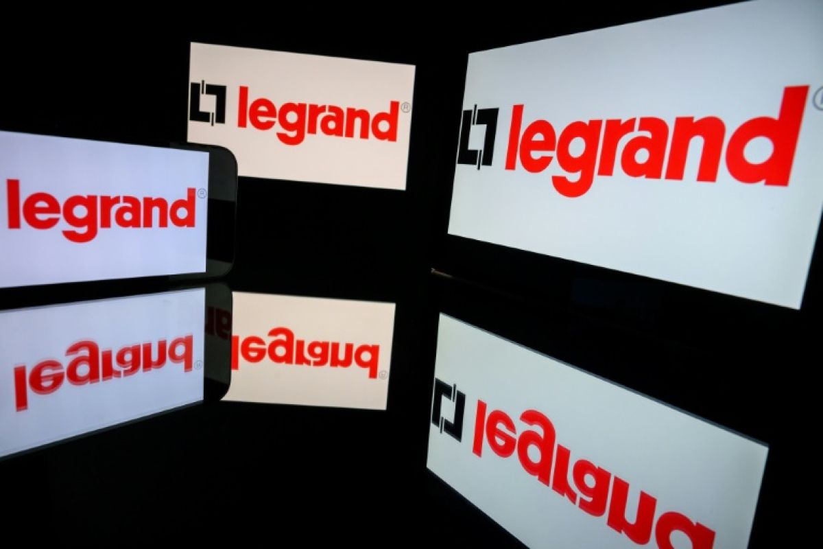 Legrand ferme quatre sites en France mais promet 80 millions d'euros d'investissements