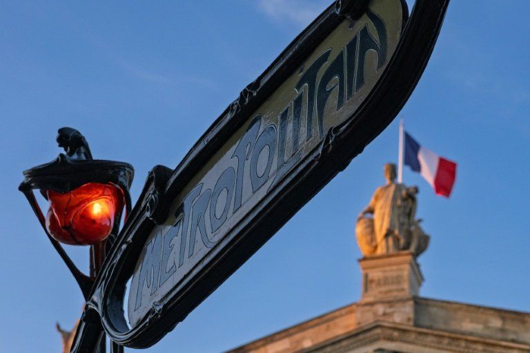 Le métro du Grand Paris livre un premier tronçon en décembre, un autre décalé de six mois