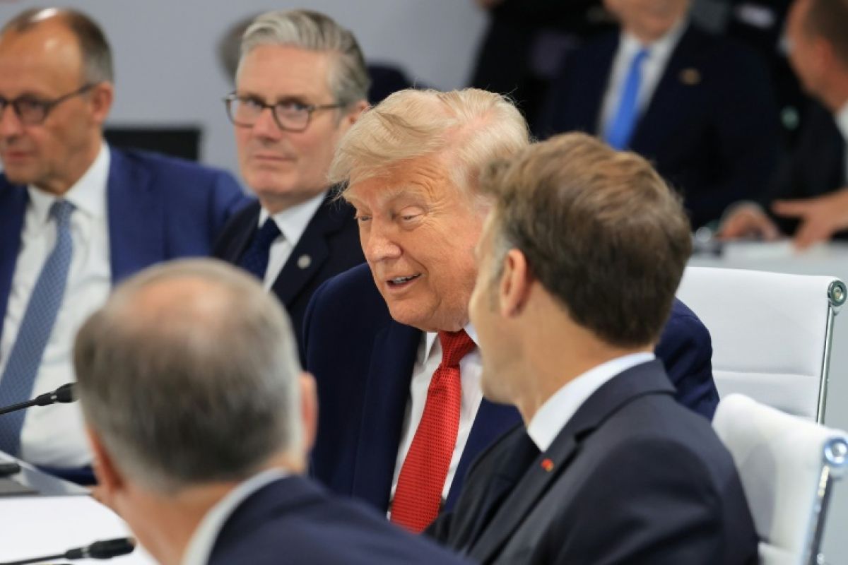Le pari Versailles de Macron pour rallumer la flamme avec Trump