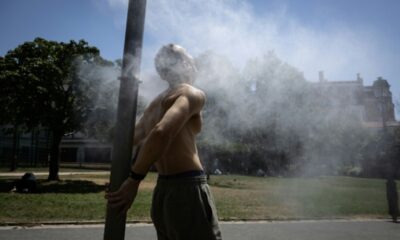 La canicule exceptionnelle fait plier les hôpitaux et réveille les solidarités