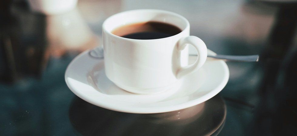 Pourquoi votre café vous déshydrate en pleine canicule