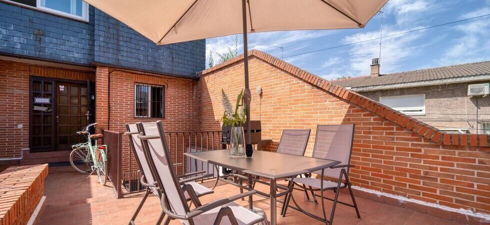 Acheté avec une terrasse de rêve, il découvre qu’elle n’est pas à lui