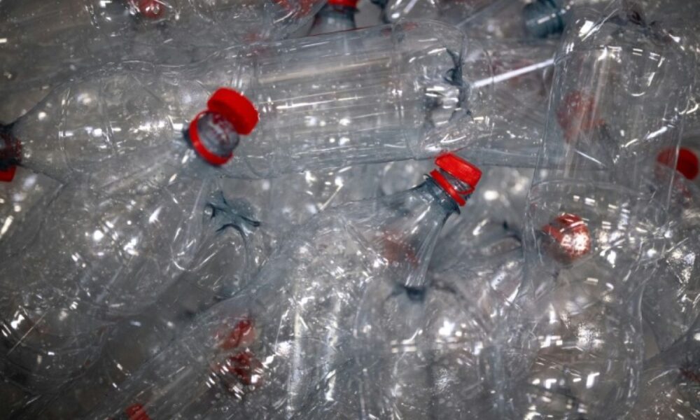 La consigne des bouteilles plastique, un plan du gouvernement qui fâche les collectivités