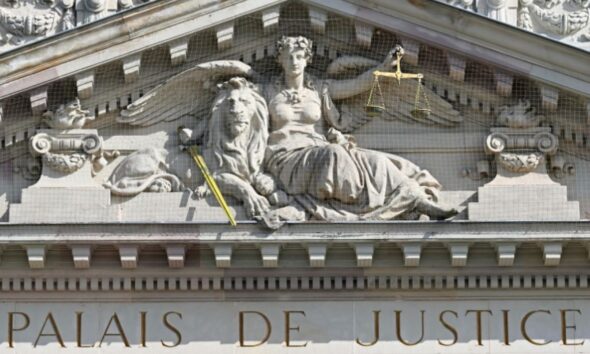 Un ostéopathe jugé pour 31 viols et agressions sexuelles se dit "idiot" et "maladroit"