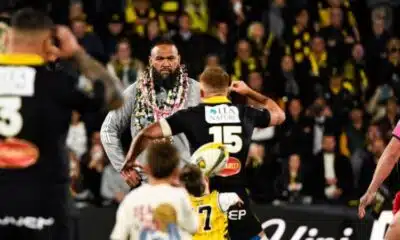 Uini Atonio salué par un haka pour son dernier match
