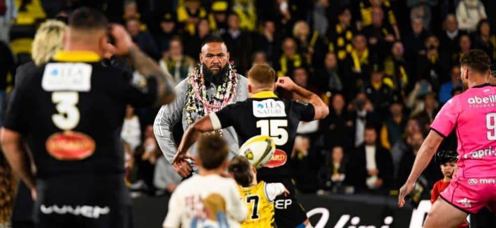 Uini Atonio salué par un haka pour son dernier match
