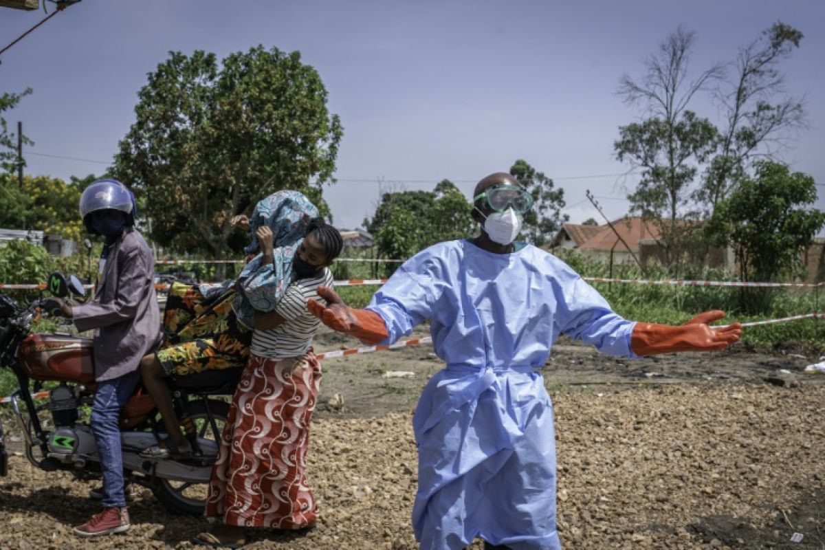 Ebola sans vaccin la nouvelle course contre la montre en Afrique centrale
