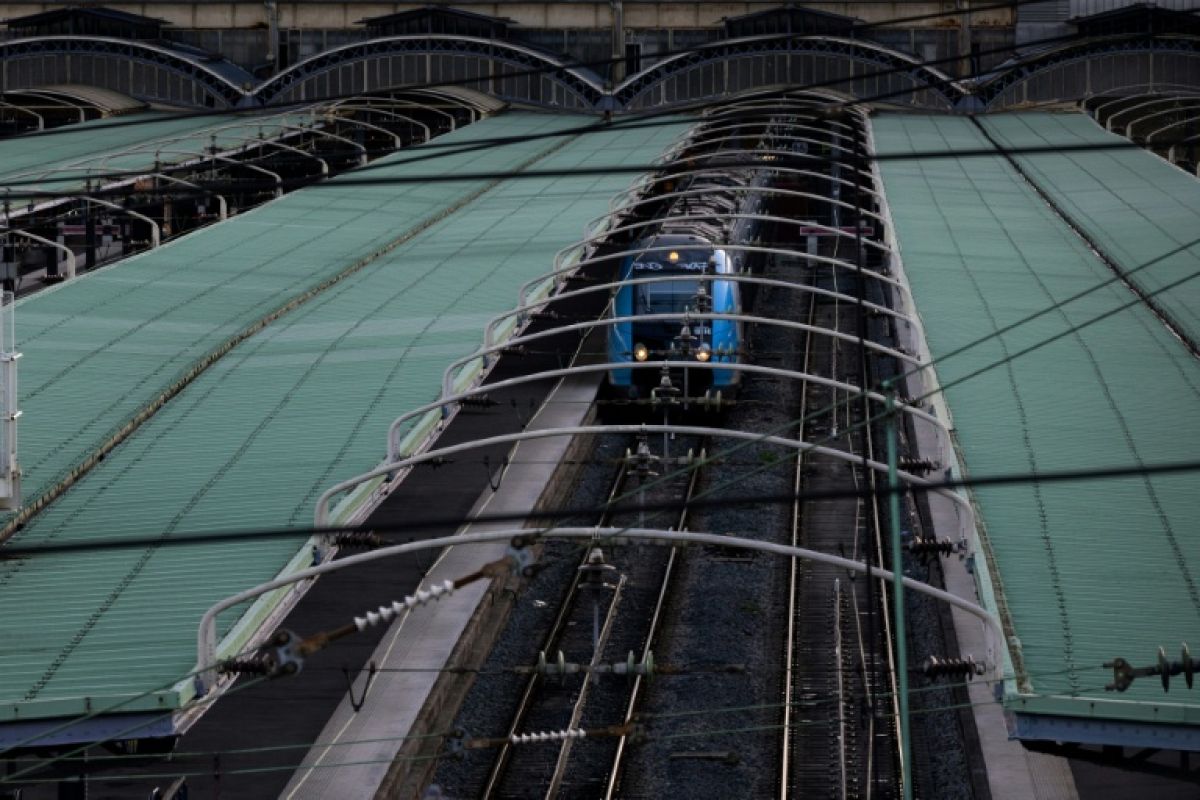 Gare de l'Est bloquée des heures de galère pour des milliers de voyageurs
