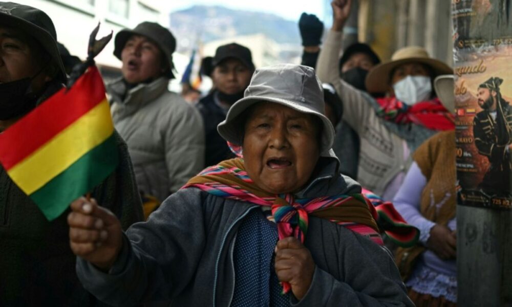 Bolivie la rue crie sa colère contre le nouveau président