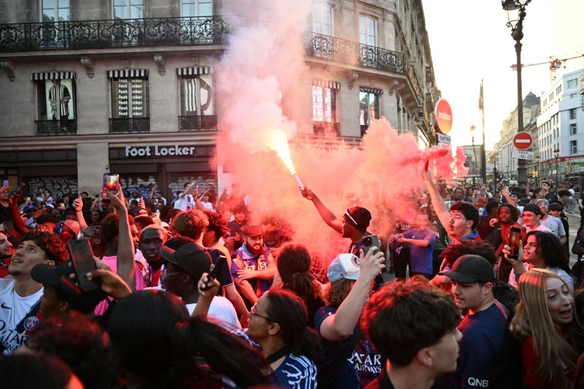 Fêtes spontanées en France le casse-tête politique des rassemblements populaires