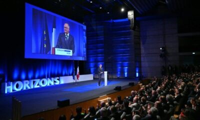 Édouard Philippe connecte 9 500 Français depuis son salon