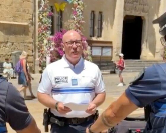À Narbonne, montrer son torse en ville vous coûte 150 euros cet été