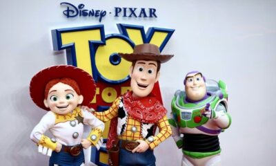 Woody et Jessie déclarent la guerre aux tablettes dans le nouveau Toy Story